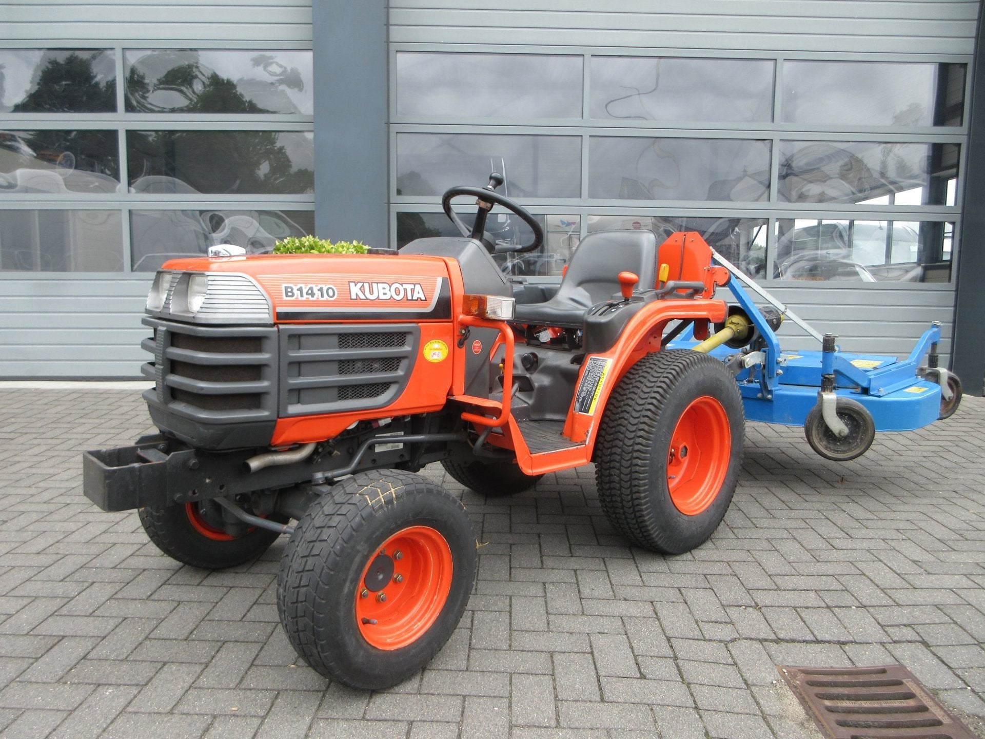Kubota B1410 trekker Met maaier in nette staat, Gebruikt, Overige carrosserieën, 13 pk, Overige brandstoffen