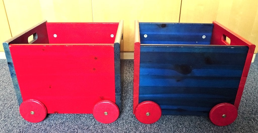 7 MASSIEF HOUTEN KLEURIGE BAKKEN, WAARVAN 2 OP WIELTJES, Ophalen, Minder dan 50 cm, Nieuw, Minder dan 50 cm