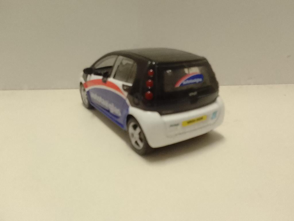 Smart For Four, Hobby en Vrije tijd, Modelauto's | Overige schalen, Zo goed als nieuw, Auto, Ophalen of Verzenden