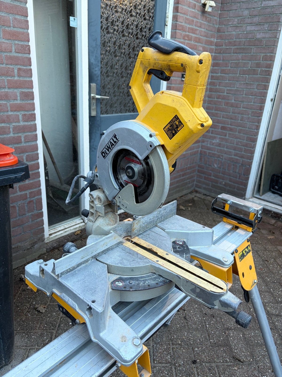 Dewalt dws777 Afkortzaag, Gebruikt, 70 mm of meer, Ophalen of Verzenden, Afkortzaag
