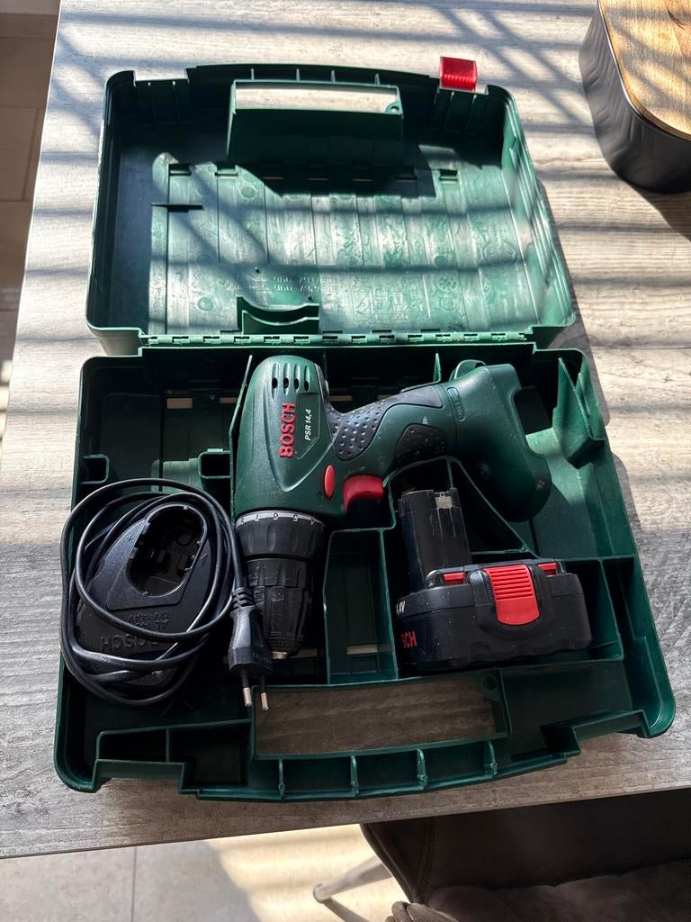 Bosch PSR 14.4 Accuboormachine met lader en accu, Gebruikt, Variabele snelheid, Ophalen of Verzenden, Boor- en Schroefmachine