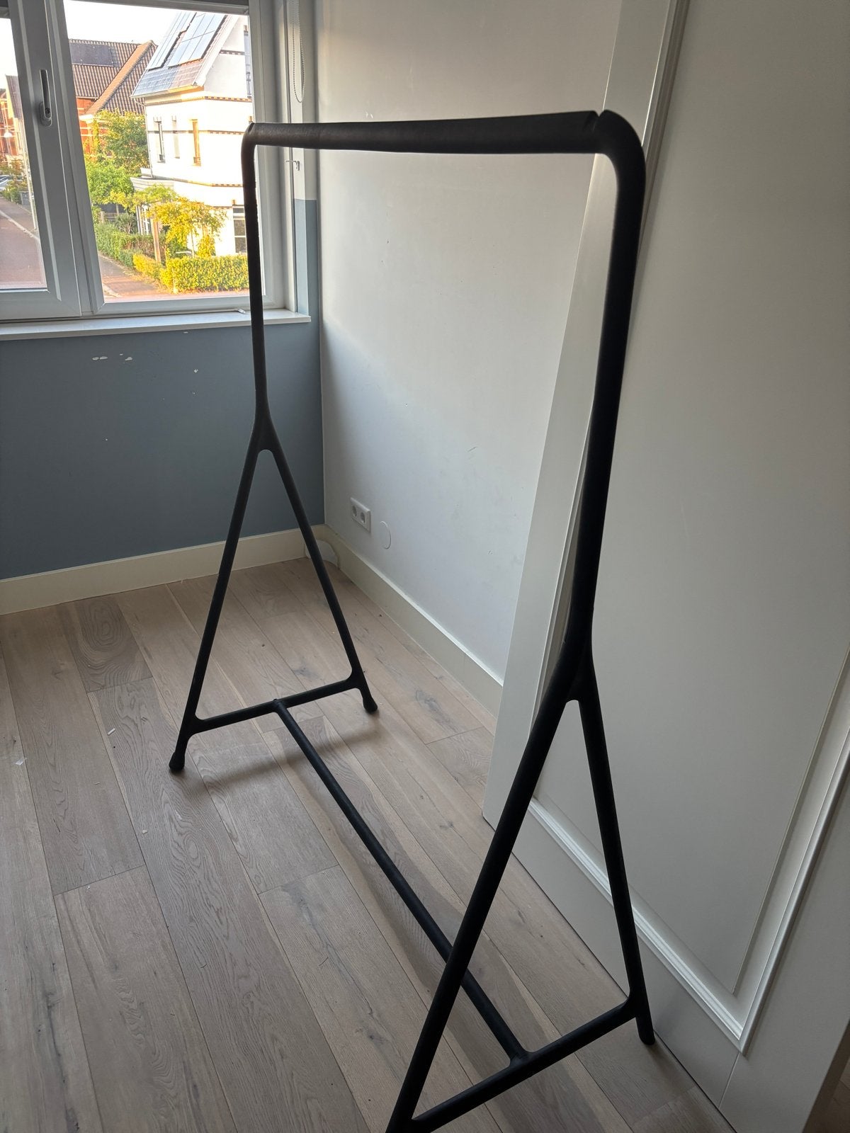 Stijlvol zwart kledingrek van IKEA, Ophalen, Gebruikt