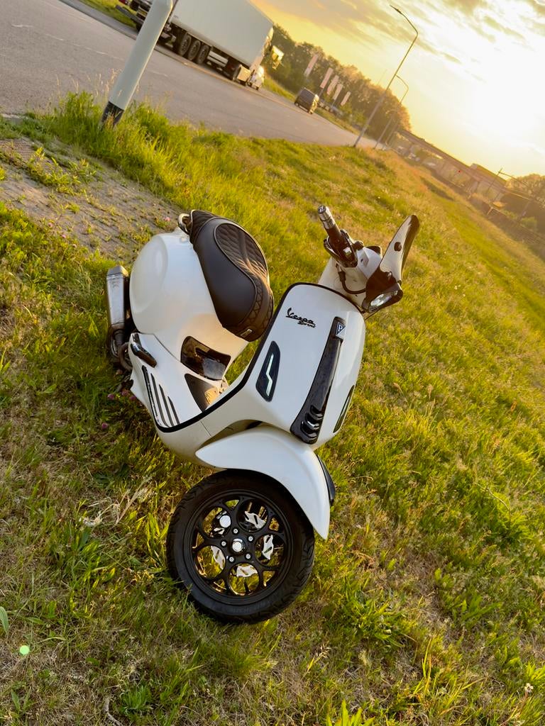 2023 Vespa Sprint 50cc, Ophalen, Overige modellen, Zo goed als nieuw, Benzine