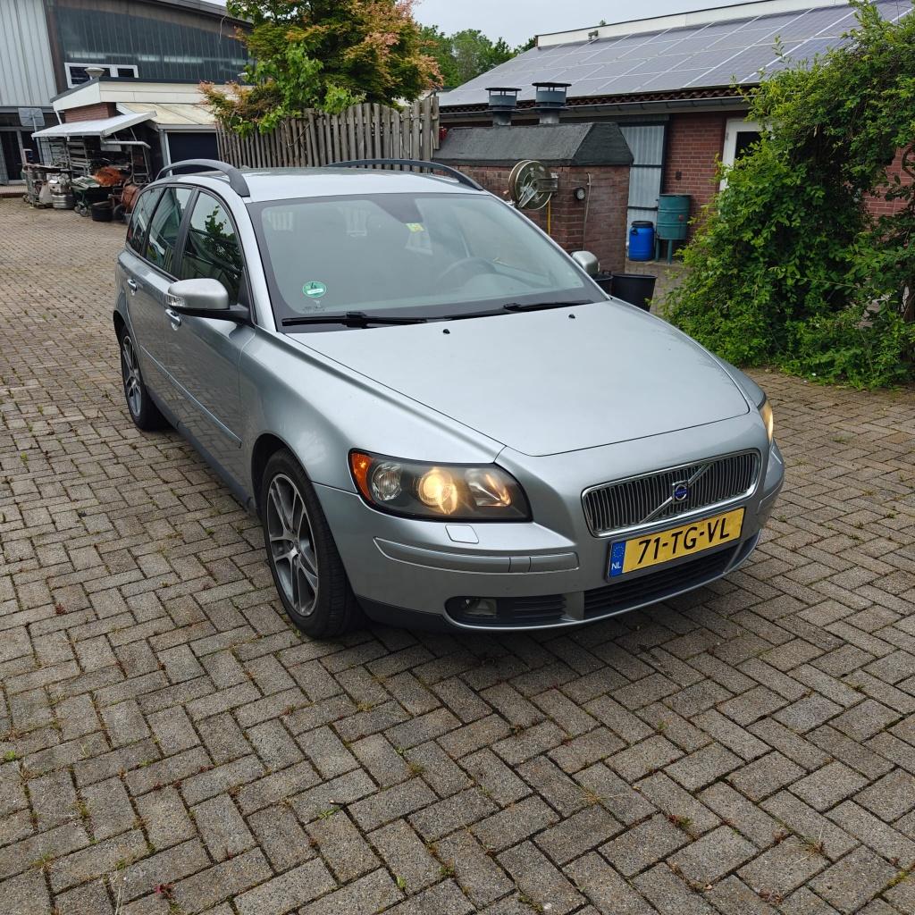 Volvo V50 1.8 Flexifuel 2006 Grijs - APK tot mei 2027, Auto's, Volvo, Voorwielaandrijving, 125 pk, Zwart, 4 cilinders