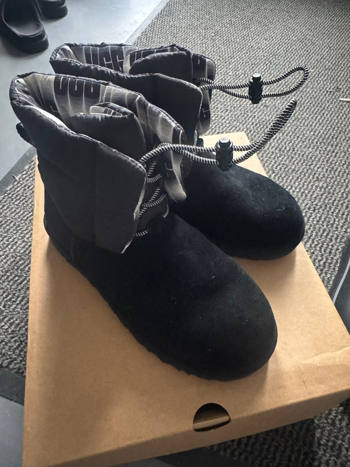 Ugg snowboots maat 38 als nieuw, Ophalen of Verzenden, Zo goed als nieuw, Zwart, Snowboots