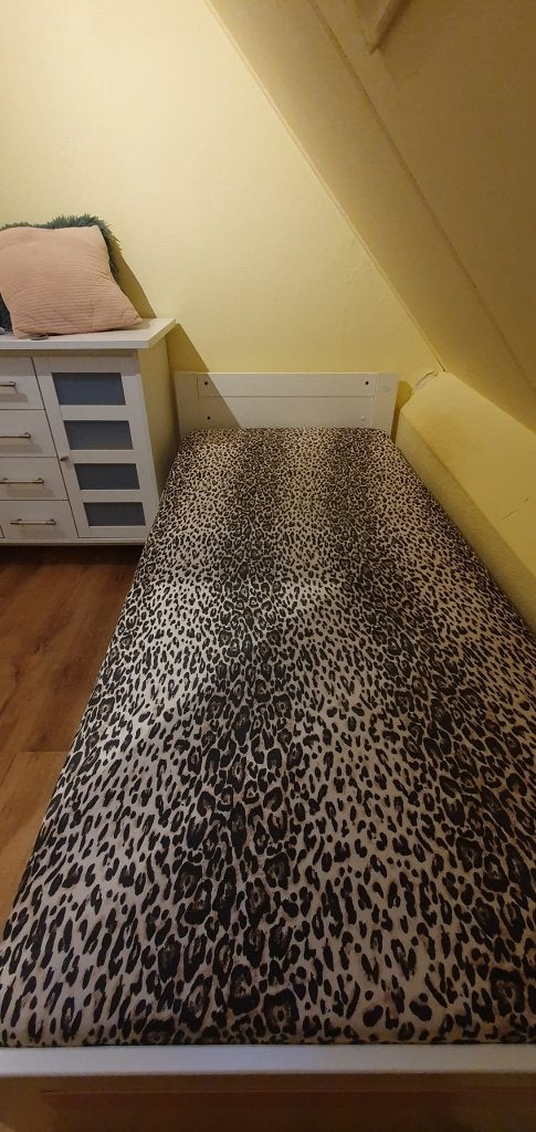 Complete kinderkamer (bed, commode & kast) – slechts €250!