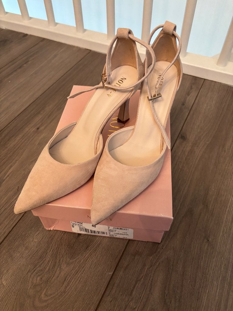 Notre-V pumps nieuw!, Kleding | Dames, Pumps, Verzenden, Beige, Nieuw