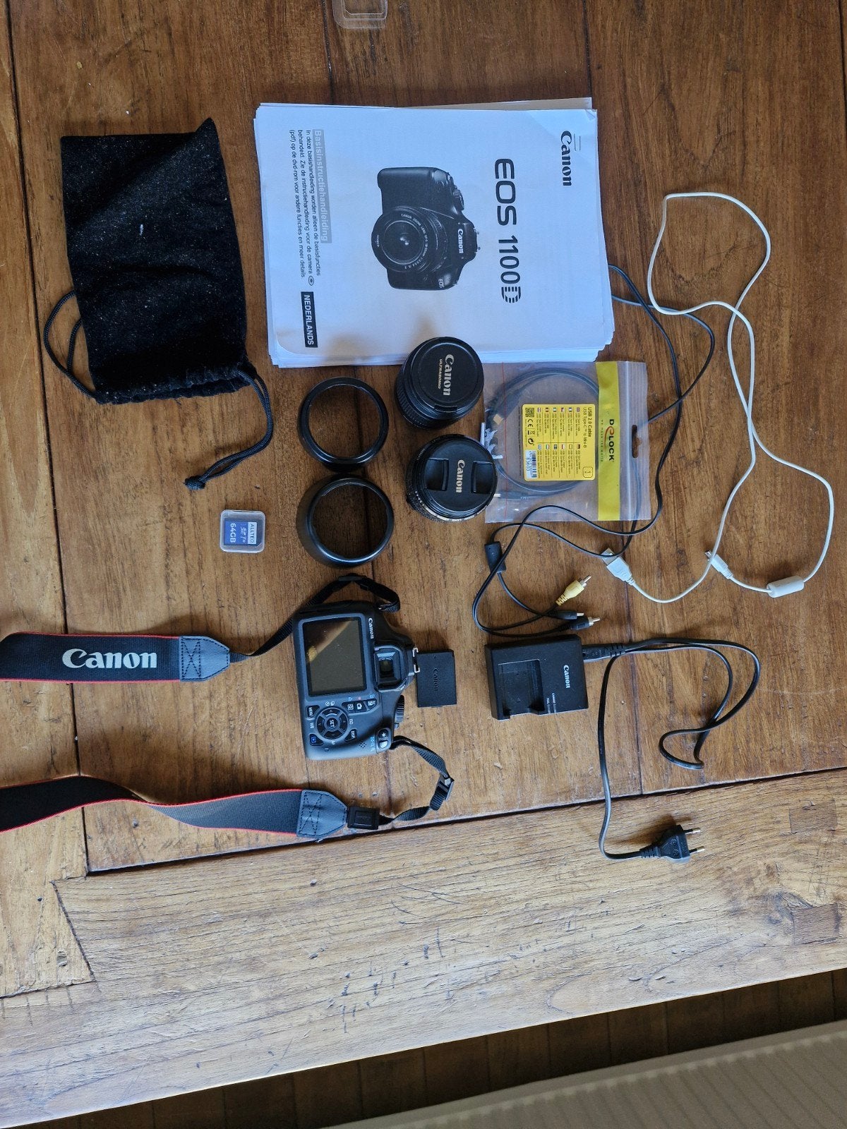 Spiegelreflex camera Canon EOS 1100 D met 2 lenzen, Ophalen, Canon, 12 megapixels, Zo goed als nieuw