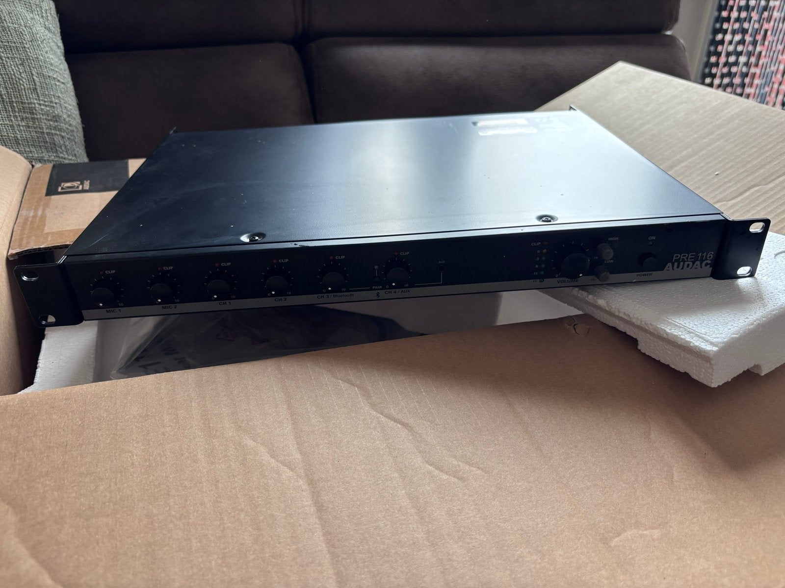 Audac PRE116 1U Audio Voorversterker, Ophalen, Zo goed als nieuw, Minder dan 5 kanalen