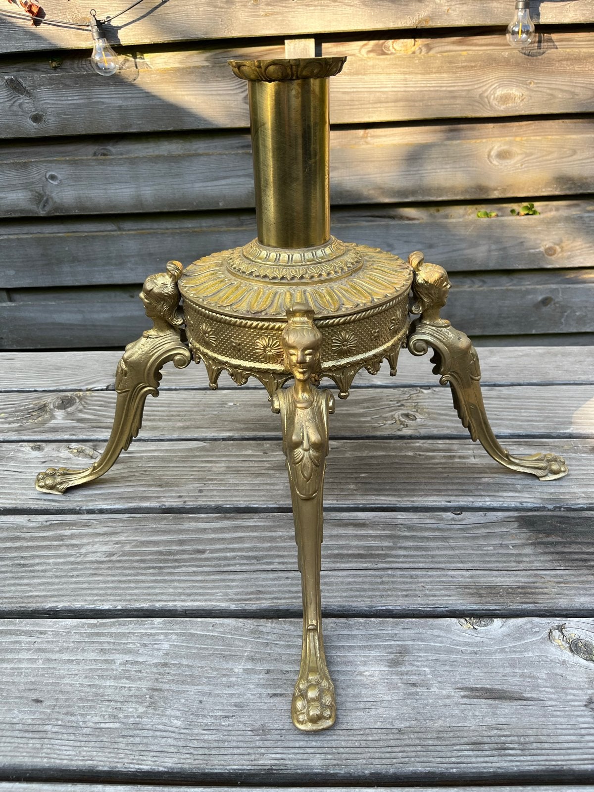 Antieke bronzen kandelaarvoet met figuren, Antiek en Kunst, Ophalen, Koper of Brons