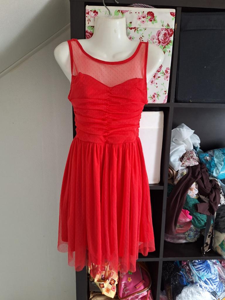 Rode jurk met stippen en transparante details, Ophalen of Verzenden, Zo goed als nieuw, RT, Maat 36 (S)