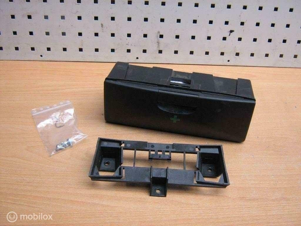 Range Rover L322 Vogue EHBO set onder stoel, Land Rover, Ophalen of Verzenden, Gebruikt, Land Rover