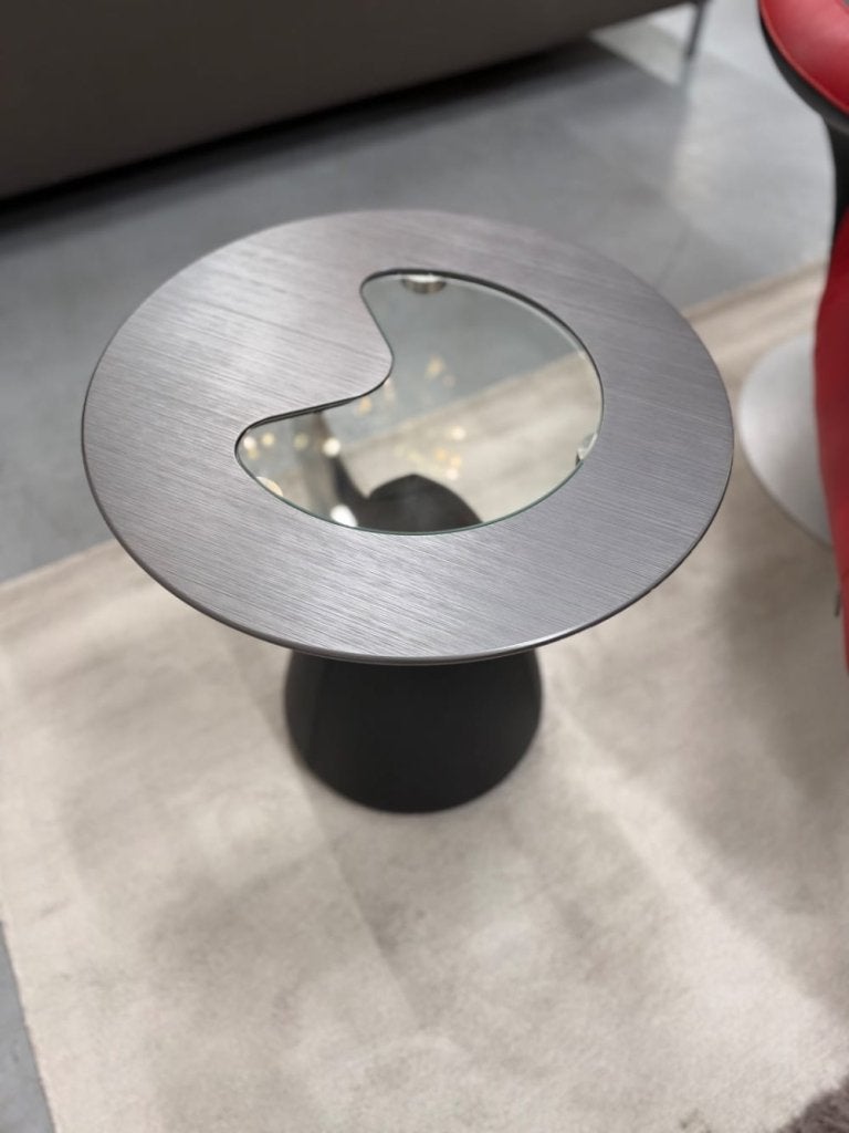 Als nieuw Leolux Cherubino Bijzettafel zwart leerTafel