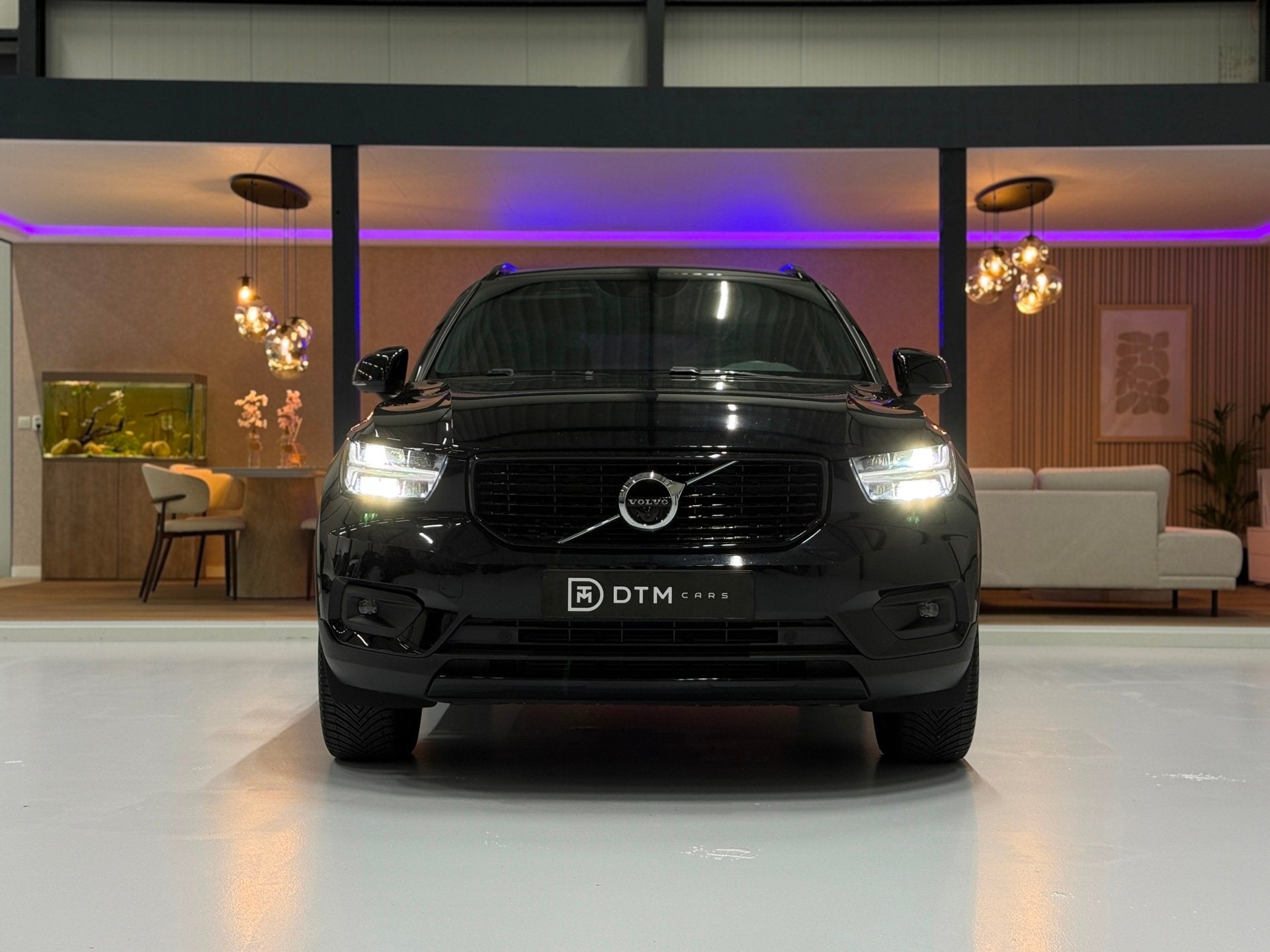 Volvo XC40 T5 Recharge R-Design Pano Camera Led Acc Hud Pdc, Auto's, Volvo, Zwart, Bedrijf, 1500 cc, Hybride Elektrisch/Benzine
