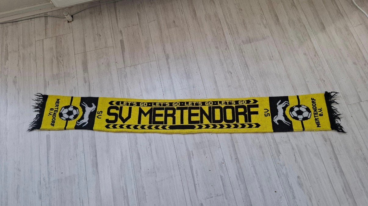 SV Mertendorf sjaal, Ophalen of Verzenden, Zo goed als nieuw, Buitenlandse clubs, Vaantje of Sjaal