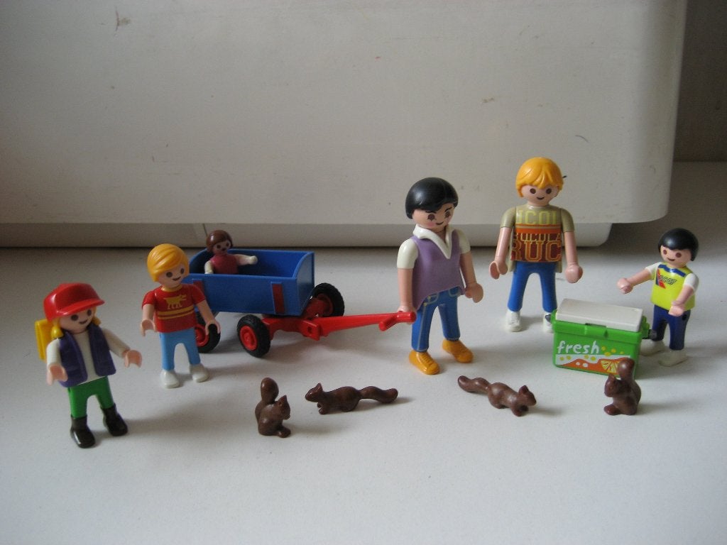 playmobil familie op pad tussen de eekhoorns, Ophalen of Verzenden, Zo goed als nieuw