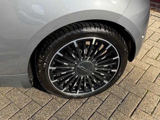 Fiat 500 e La Prima 42 kWh * SOH 97% *camera *carplay *cruis, Auto's, Adaptive Cruise Control, Gebruikt, 118 pk, 4 stoelen