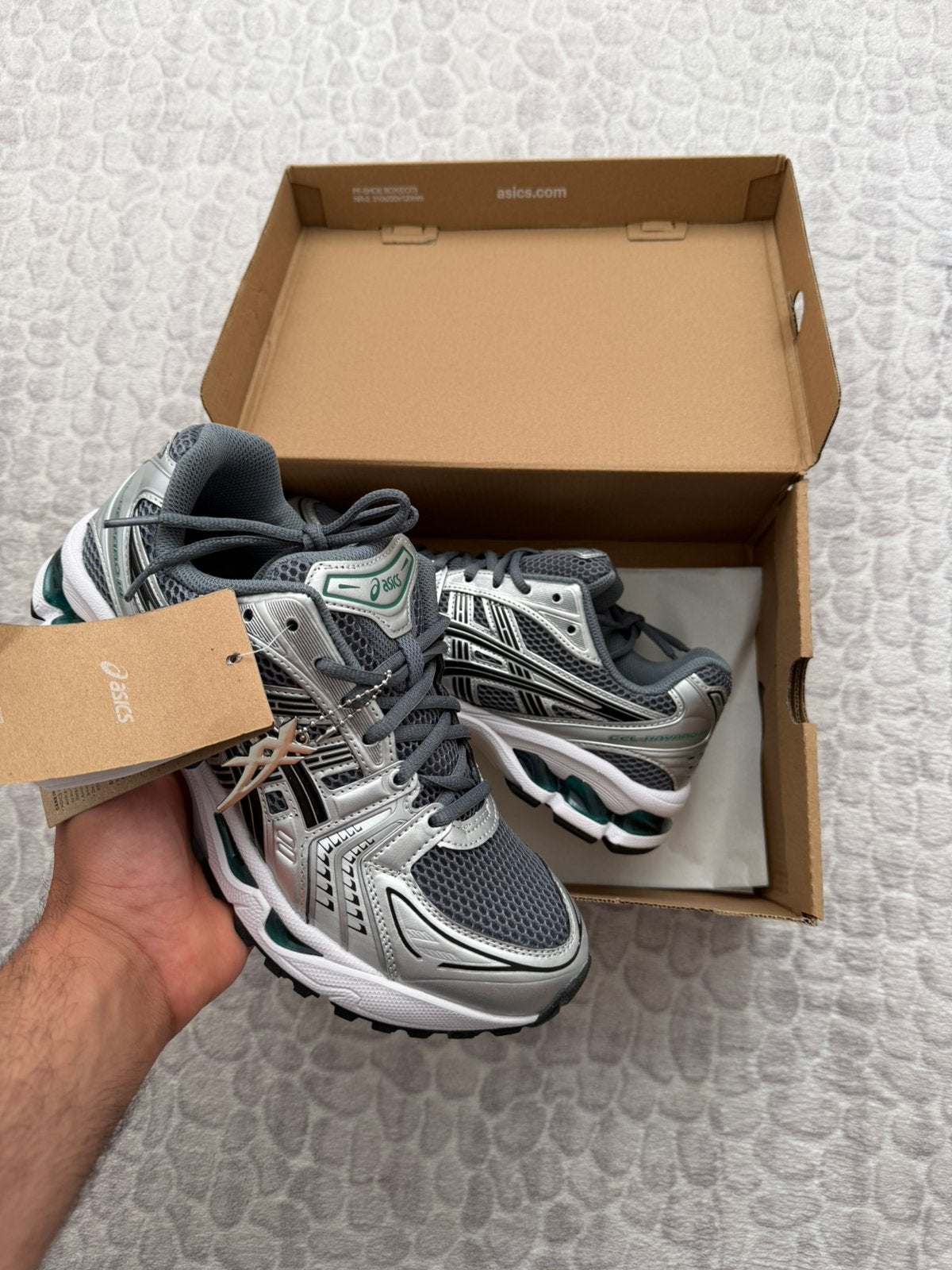 Acics Gel Kayano Silver Grey maat 42 t/m 44, Ophalen of Verzenden, Nieuw, Overige kleuren, Sneakers of Gympen