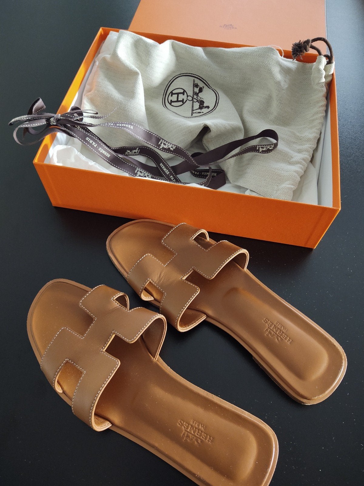 Hermès Oran Sandalen ., Bruin, Hermès, Gedragen, Sandalen of Muiltjes