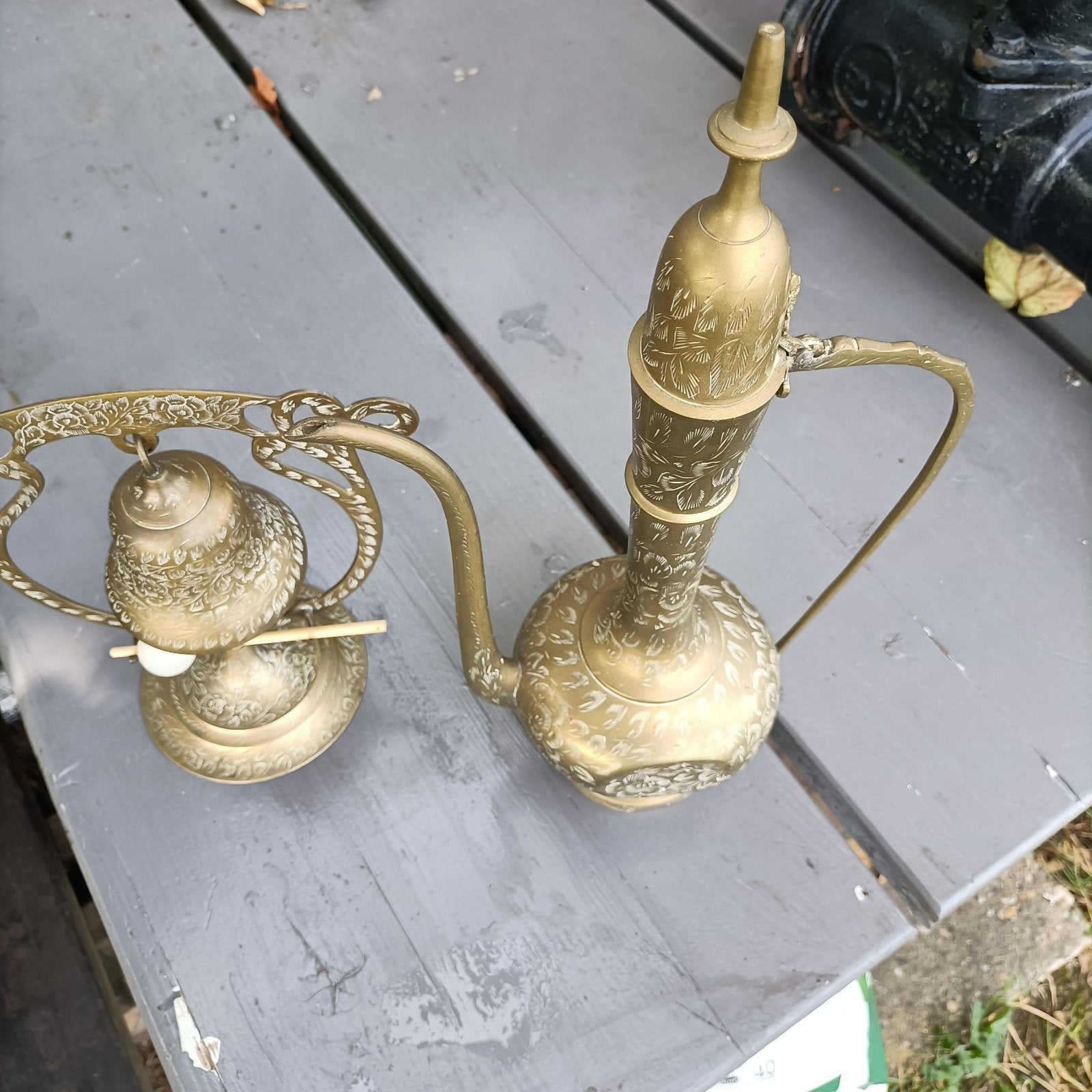 Decoratieve Indiase kan met standaard en bel., Ophalen of Verzenden, Koper