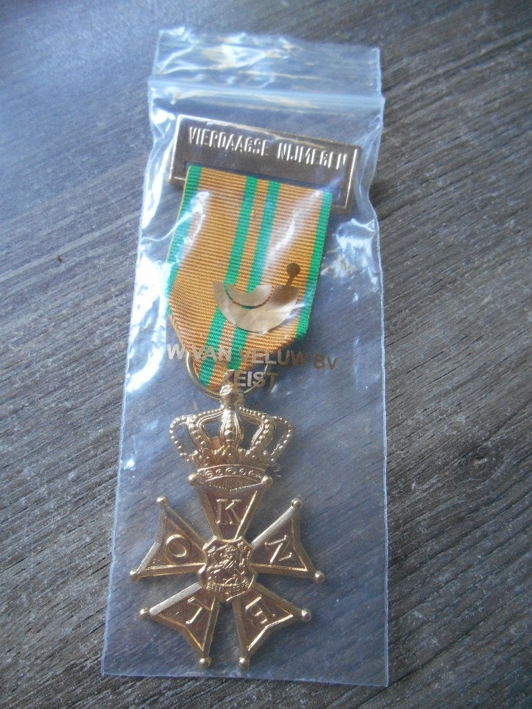 Vierdaagse medaille 2de keer, Ophalen of Verzenden, Landmacht, Nederland, Lintje, Medaille of Wings