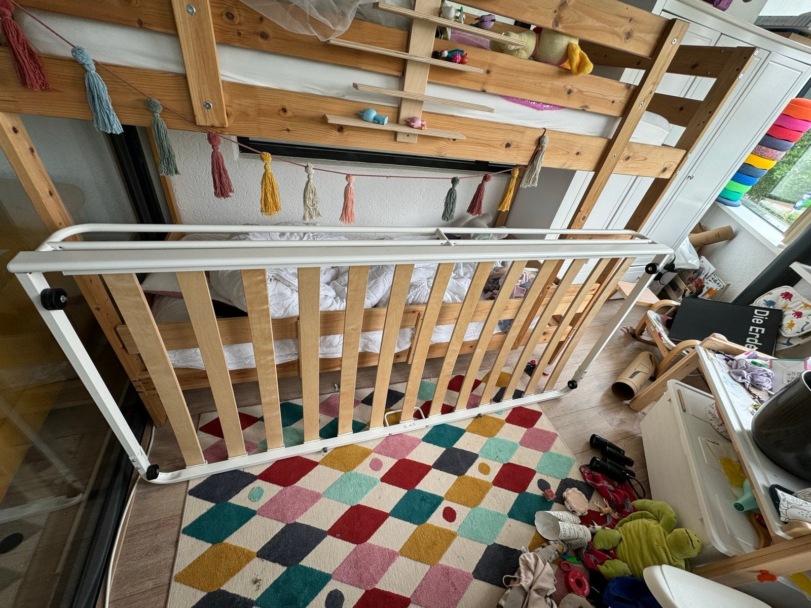 Uitschuifbaar lattenbodem - Ideaal voor logees!, Huis en Inrichting, Slaapkamer | Bedden, Ophalen, Gebruikt, Eenpersoons, Wit