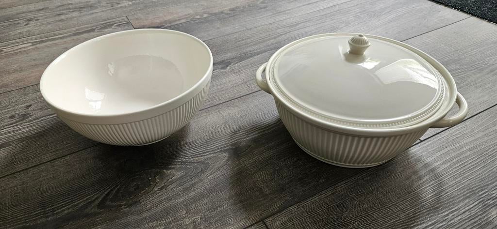 2x Wedgwood Winsor schaal, waarvan één met deksel, Ophalen of Verzenden, Zo goed als nieuw, Wedgwood, Schaal of Schalen