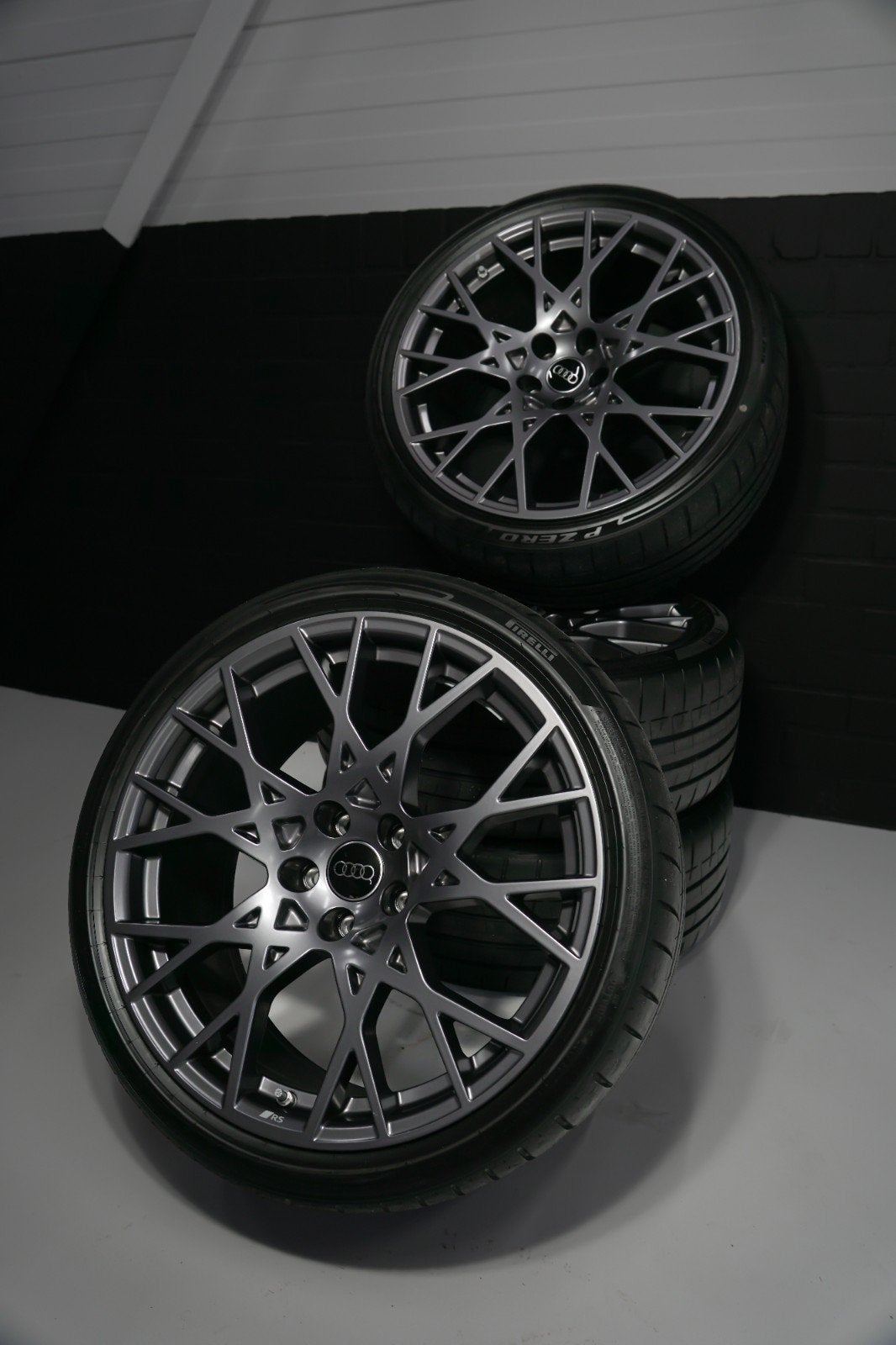 Velgenset Audi RS3 performance (8Y) antraciet NIEUW, Auto-onderdelen, Banden en Velgen, 265 mm, Banden en Velgen, Nieuw, Personenwagen