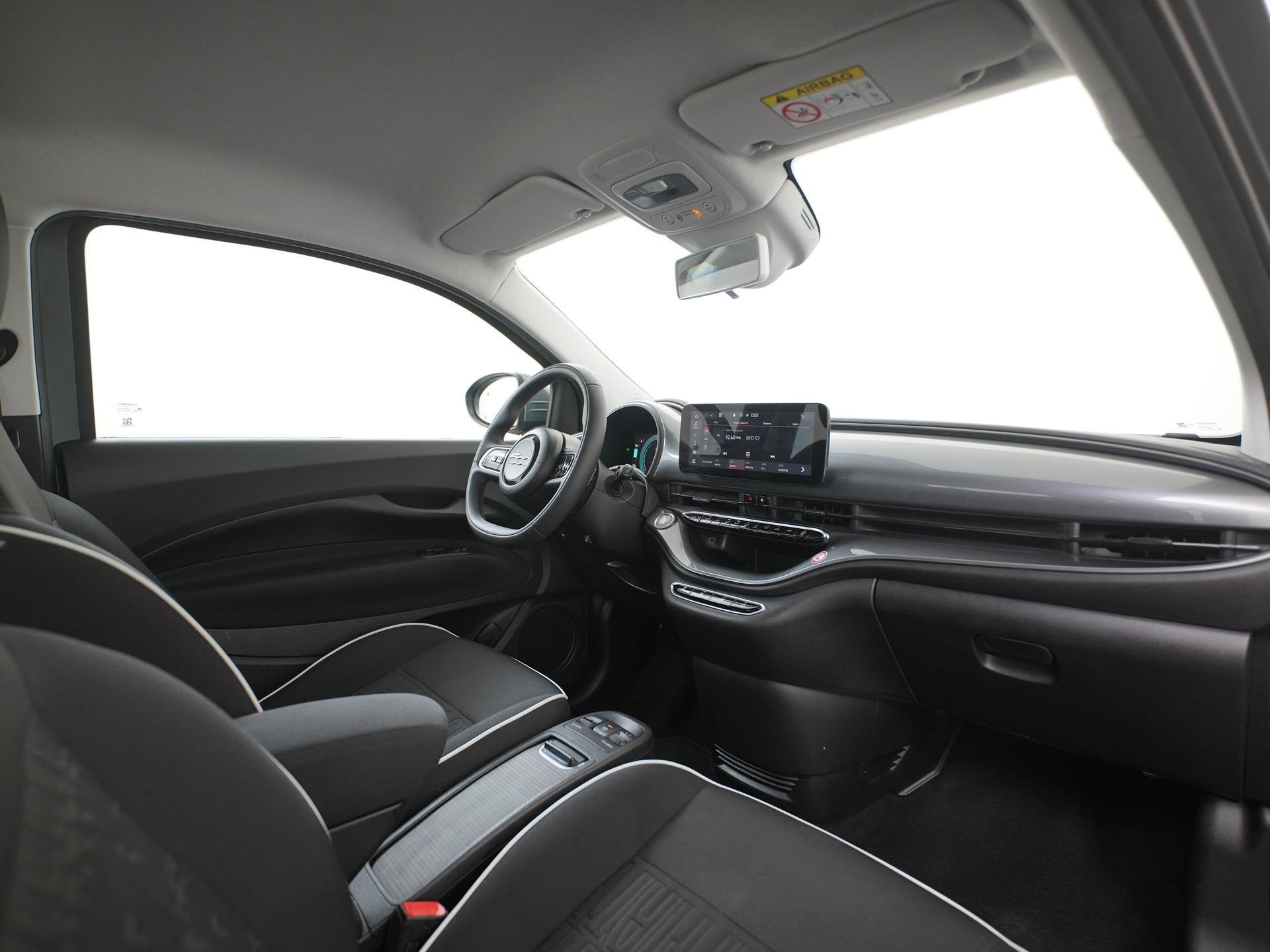 Fiat 500e 42 kWh | Stoelverwarming | Pdc v+a | Camera | Blin, Auto's, Stof, 118 pk, Automatische klimaatregeling, 4 stoelen