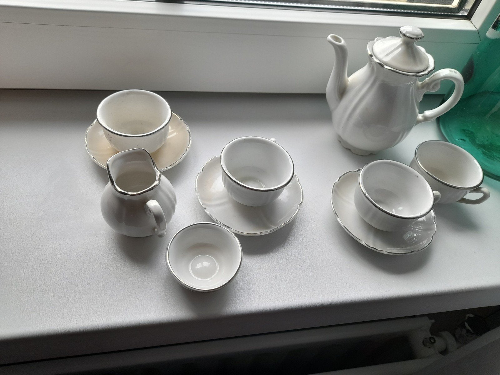 Douwe Egberts kinder porcelein koffie theeservies wit zilver, Ophalen, Gebruikt, Porselein, Compleet servies