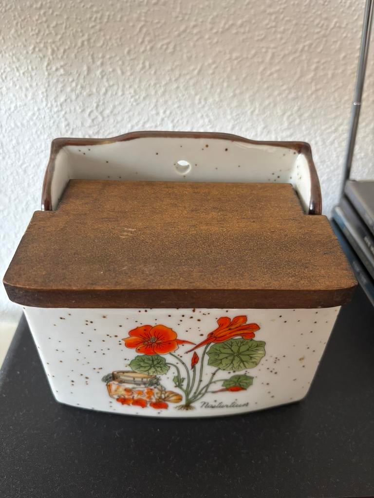 Vintage zoutbakje met houten deksel. I.g.st., Ophalen
