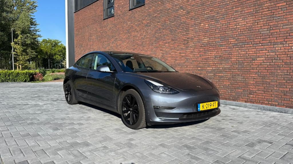 TESLA Model 3 Long Range facelift ‘21 TREKHAAK 92,2% SoH, Auto's, Tesla, Automaat, Zwart, Lichtsensor, Origineel Nederlands