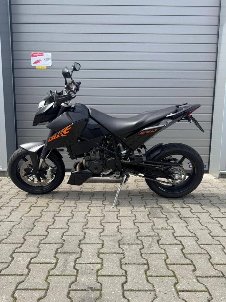 Ktm duke 650, Bedrijf, Naked bike