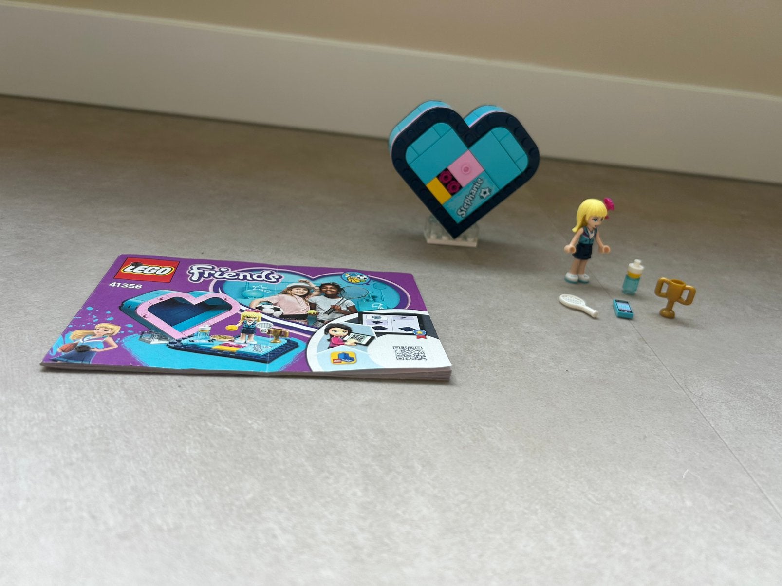 Helemaal complete lego friends stephanie’s hartjes doosje, Ophalen of Verzenden, Zo goed als nieuw