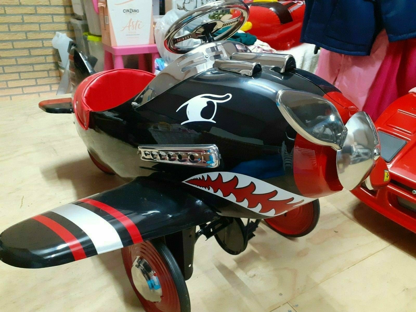 trapauto pedal cars., Ophalen
