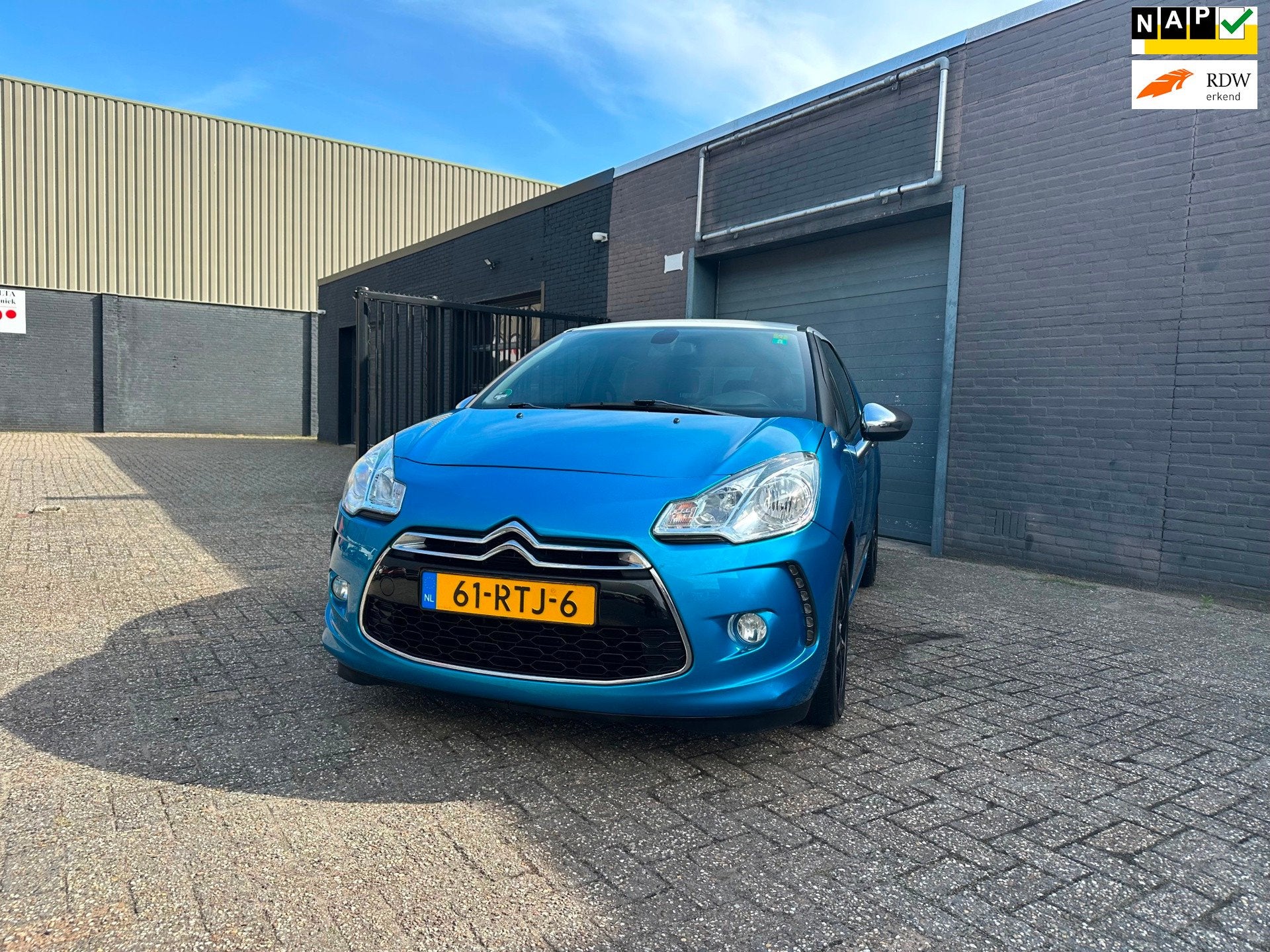 Citroen DS3 1.6 e-HDi So Chic Clima Cruise Navi Leer Stoelve, Auto's, Voorwielaandrijving, Euro 5, 28 km/l, Gebruikt