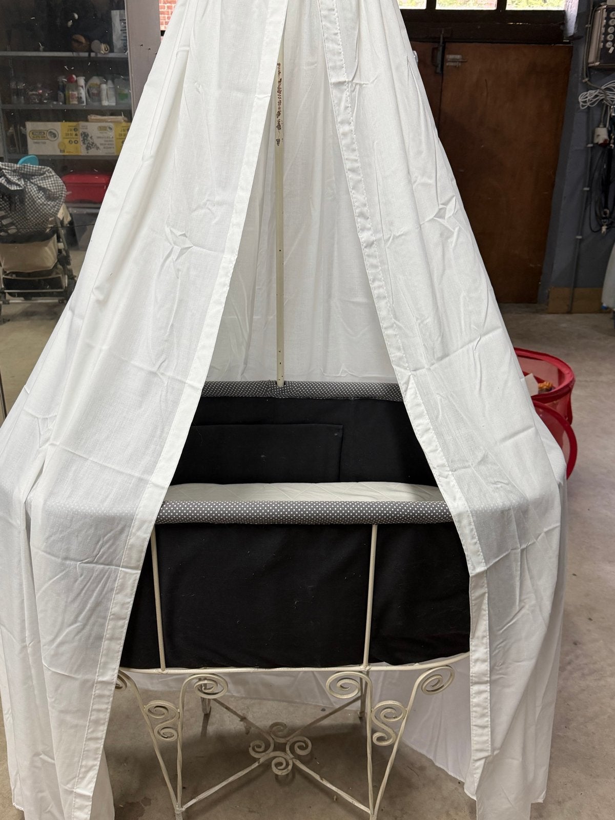 Prachtige Vintage Smeedijzeren Babywieg met Hemel, Kinderen en Baby's, Babywiegjes en Ledikanten, Ophalen, Gebruikt, Wieg