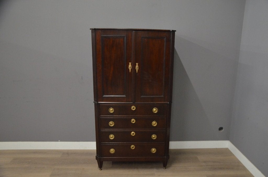 Antiek klein Mahonie kabinet, Antiek en Kunst, Antiek | Meubels | Kasten, Ophalen of Verzenden