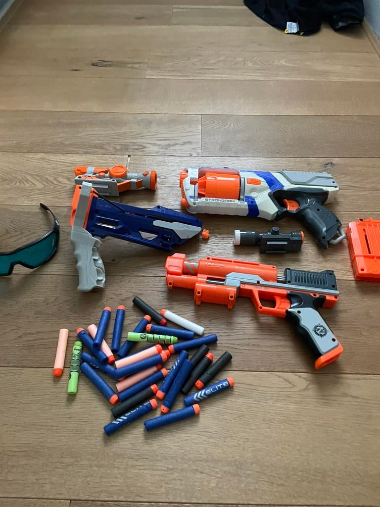 Diverse Nerf pistolen en bijbehoren, Ophalen of Verzenden, Zo goed als nieuw
