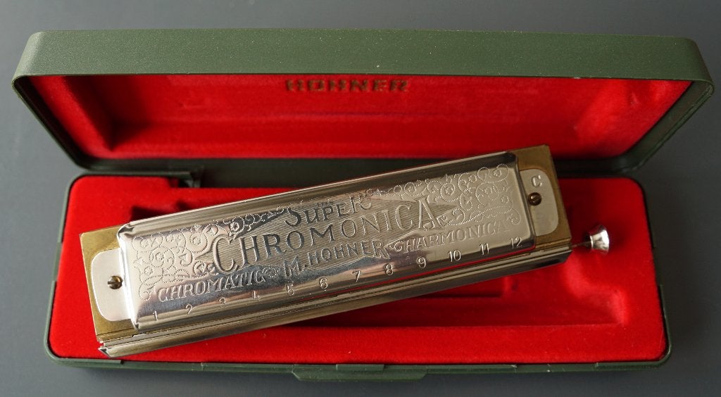 Harmonica Super Chromonica C, Muziek en Instrumenten, Gebruikt, Ophalen of Verzenden, Met koffer of doosje, C-mondharmonica