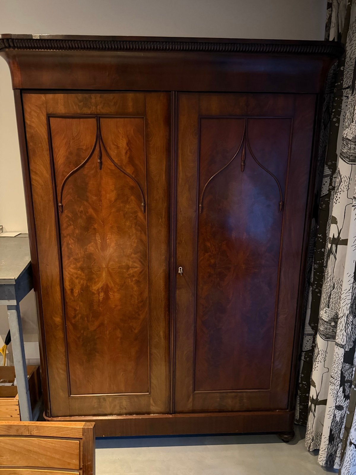 Antieke mahoniehouten kast met lades, Ophalen