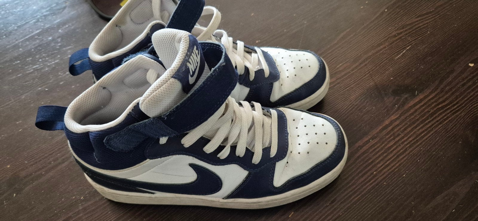 Nike Court Borough Mid 2 sneakers - Maat 33, Jongen of Meisje, Schoenen, Ophalen of Verzenden, Zo goed als nieuw
