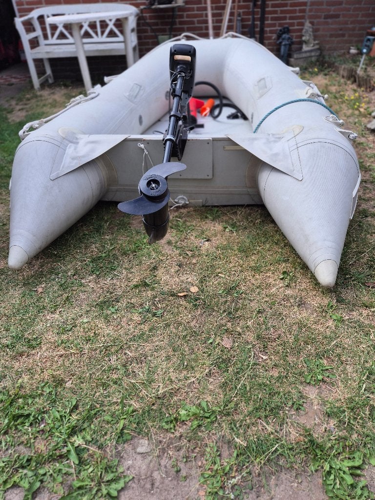 Te koop Quicksilver 2,40 meter lang met elektro motor, Ophalen, Gebruikt, Rubber, Opblaasboot