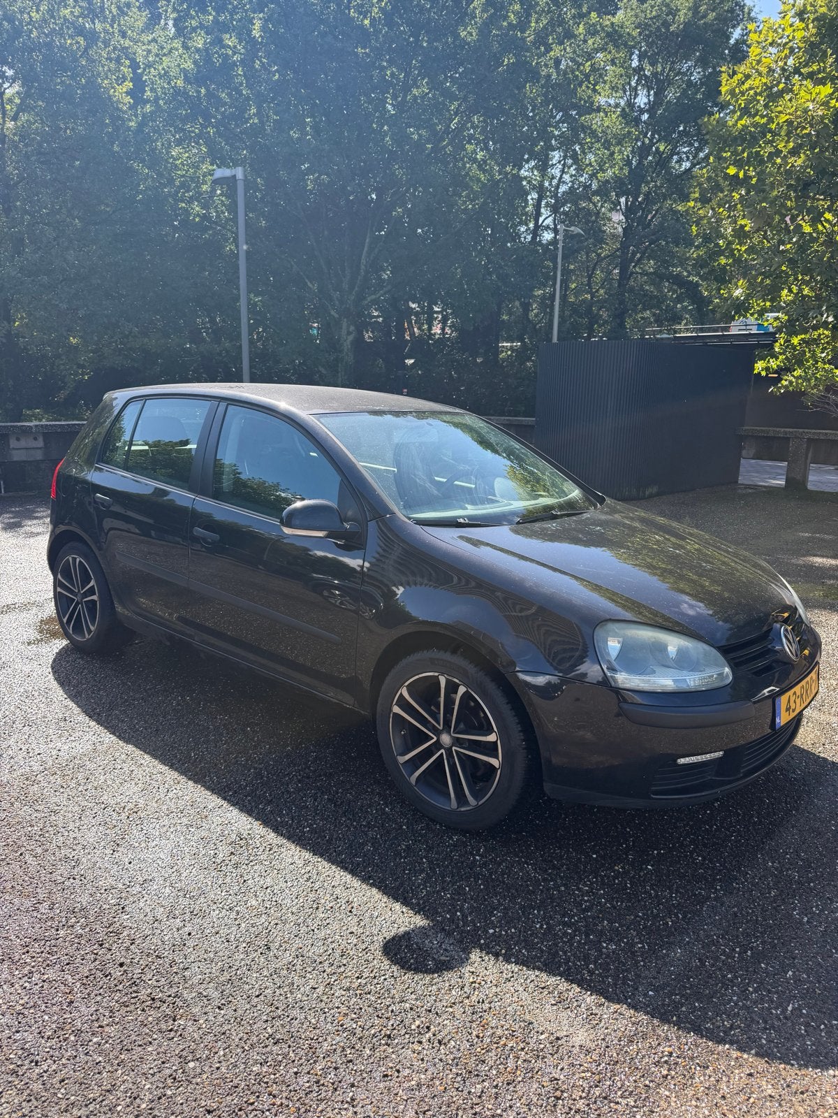 Volkswagen golf 5 - 2004 Zwart - APK tot juli 2027, Auto's, Zwart, 620 kg, Zwart, 1200 kg