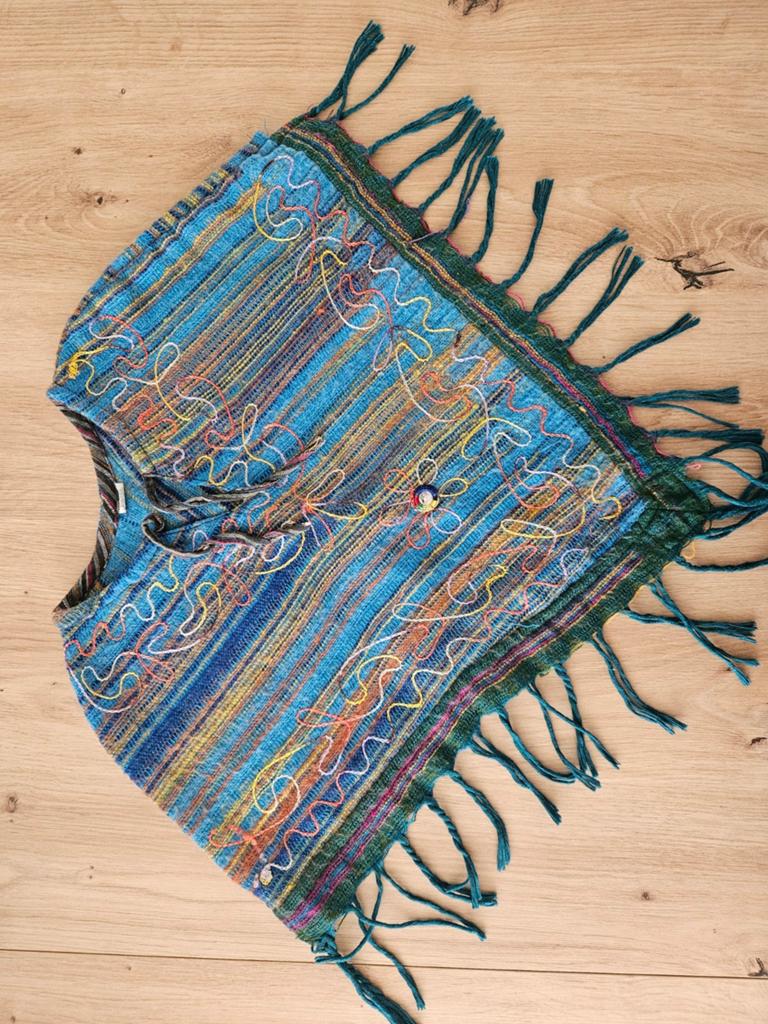 Handgemaakte wollen poncho - 100% wol, Kinderen en Baby's, Ophalen of Verzenden, Zo goed als nieuw