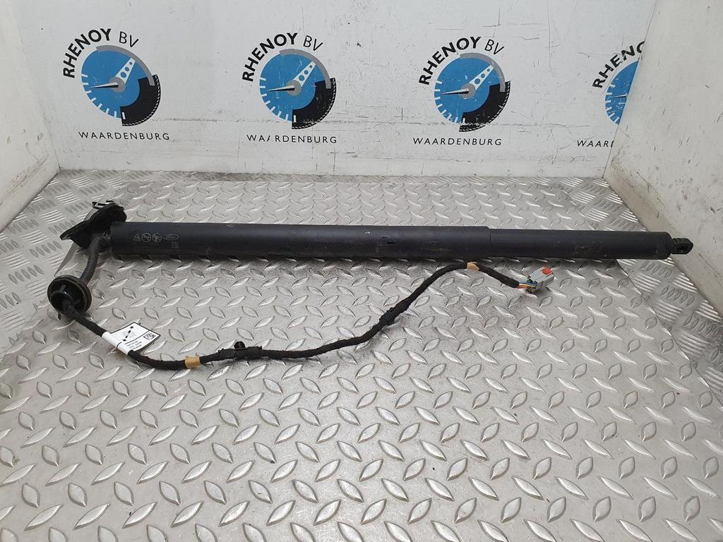 FORD KUGA ST LINE  ACHTERKLEP MOTOR (VOOR OPENEN) 2020, Ophalen of Verzenden, Gebruikt, Stiba lid