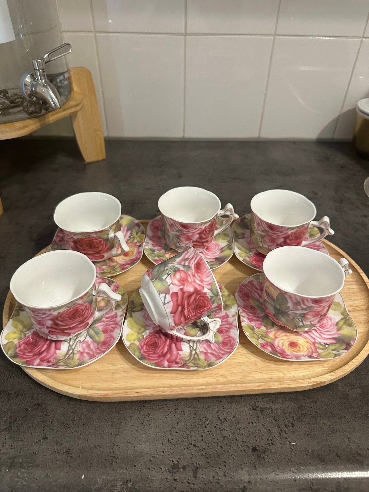 Mooie set van 6 kopjes en schotels met rozenprint, Klassiek, Ophalen of Verzenden, Zo goed als nieuw, Kop(pen) en/of Schotel(s)