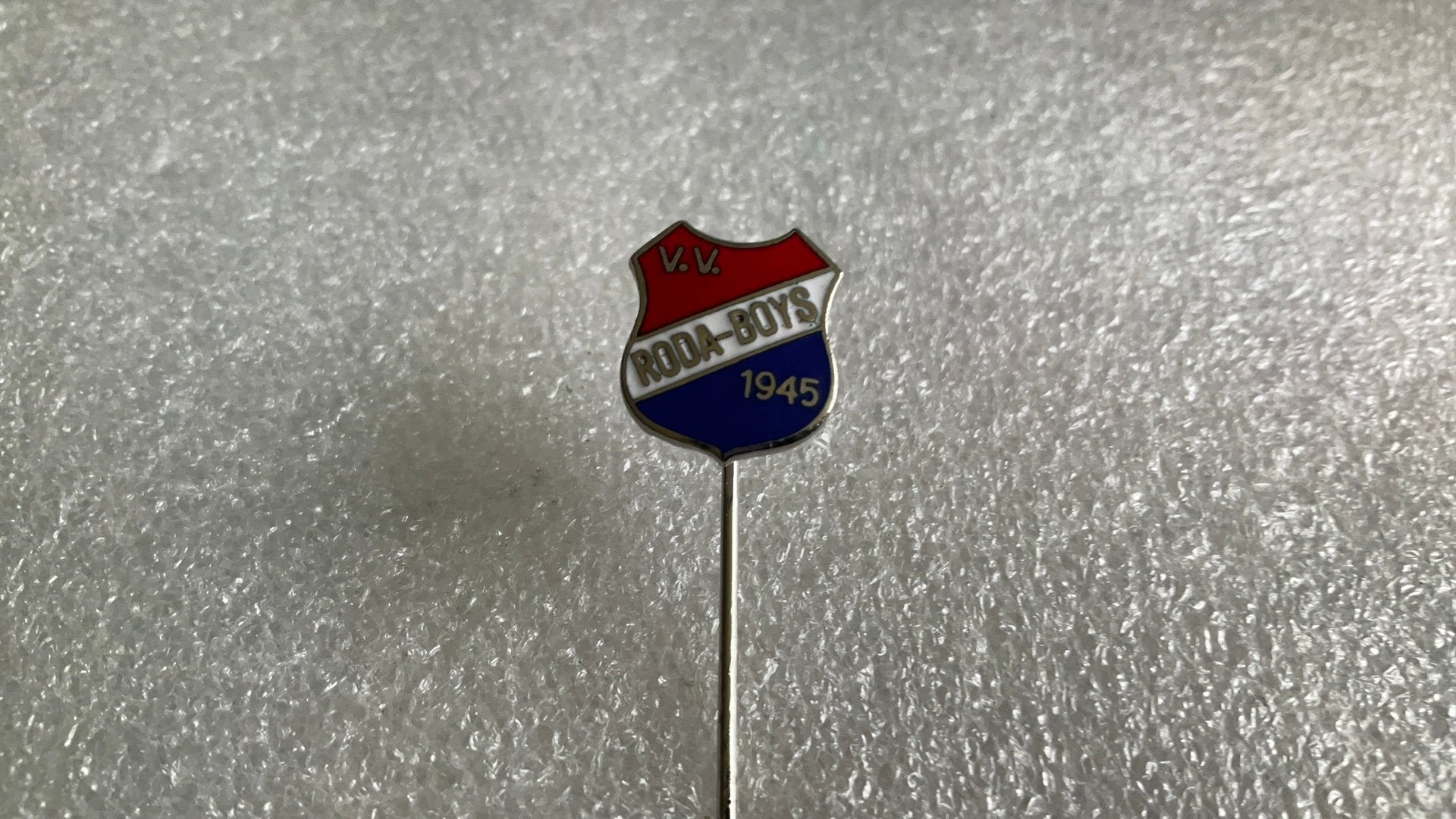 Speldje voetbal VV Roda Boys 1945 Aalst Gelderland, Ophalen of Verzenden, Zo goed als nieuw, Sport