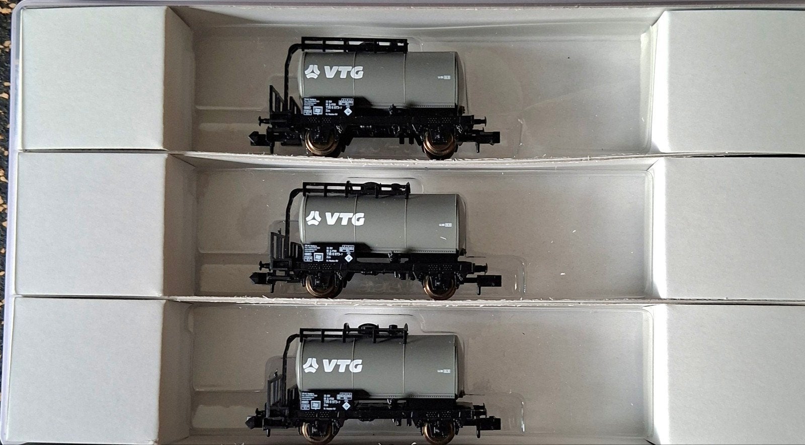 Minitrix tankwagens set van 3, Gelijkstroom, Trix, Ophalen of Verzenden, Nieuw