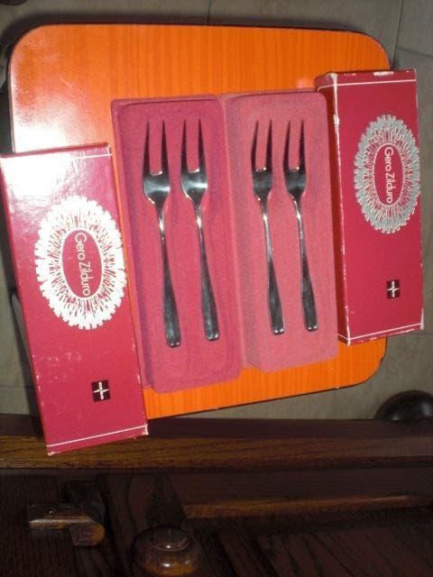 4 nieuwe vorkjes+2 lepels +vleesvork, Ophalen of Verzenden, Nieuw, Rvs of Chroom, Bestekset